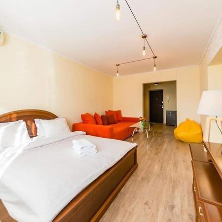 1 Room 65M2 Center Of Obolon Near River Side. Киев Экстерьер фото