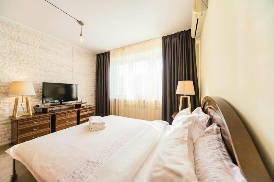 1 Room 65M2 Center Of Obolon Near River Side. Киев Экстерьер фото