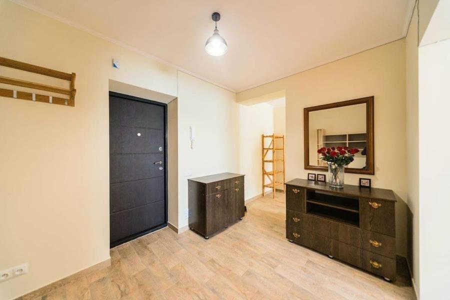 1 Room 65M2 Center Of Obolon Near River Side. Киев Экстерьер фото